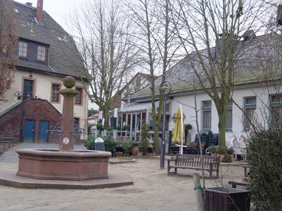 Rezepturhof in Hofheim Wallau